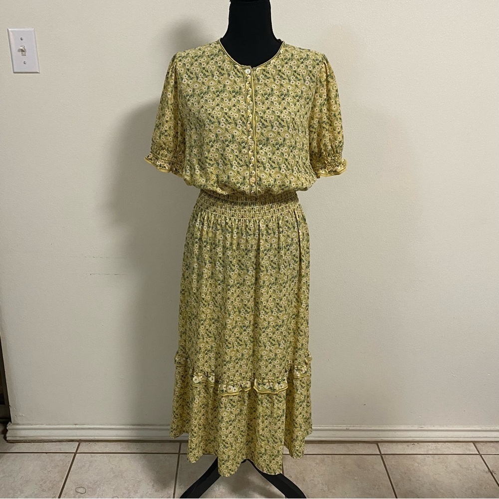 Max Studio Dress Women’s Size Medium Yellow Ditzy Floral print tiered MIDI Dress
